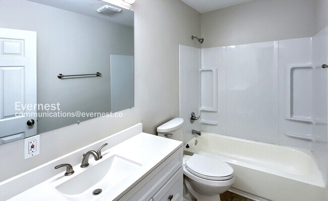 Building Photo - 213 Alpine Dr