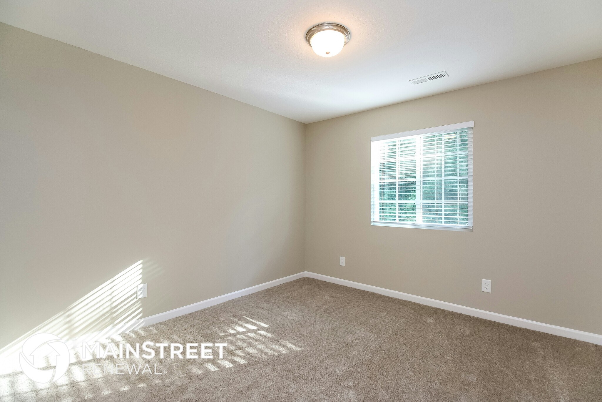 Building Photo - 305 Walnut Crossing Dr