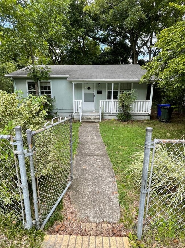 Building Photo - Charming 2br house on the Northside of Cha...