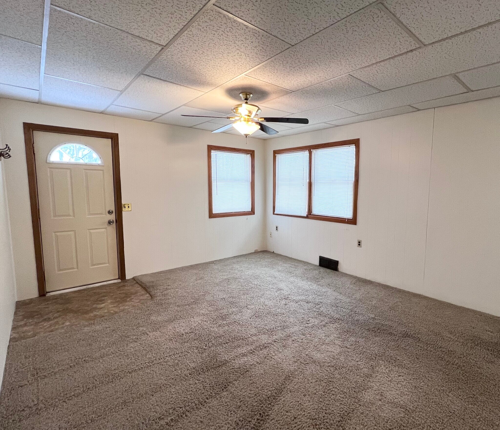 Building Photo - 609 N Pokegama Ave