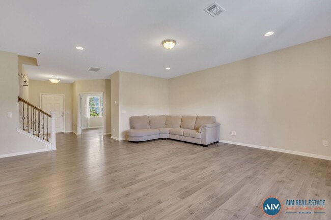 Building Photo - 4-Bedroom Home in Seagrass Station, Bluffton