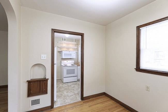 Building Photo - 1425 S 11th St