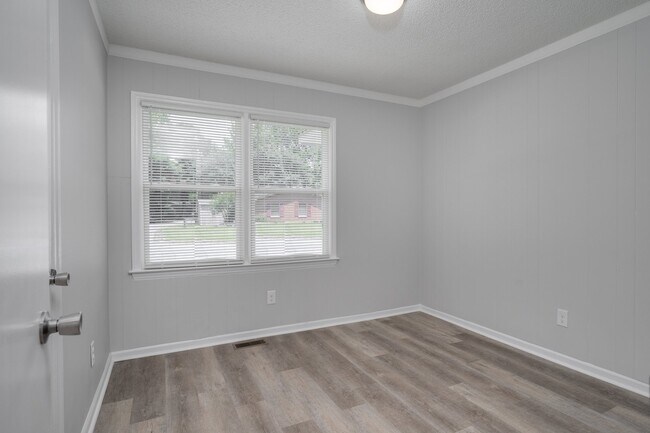 Building Photo - 580 Starling Way