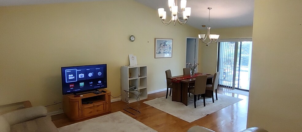 Building Photo - 1132 SE Oriental Ave