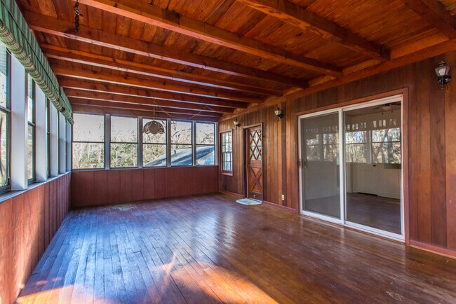 Building Photo - 2457 Jefferson Terrace