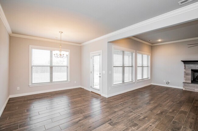 Building Photo - ***1104 S. Taylor ***