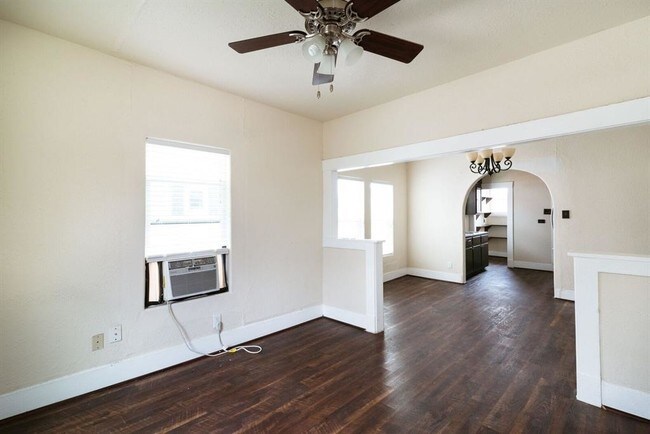 Building Photo - 3811 Fox St