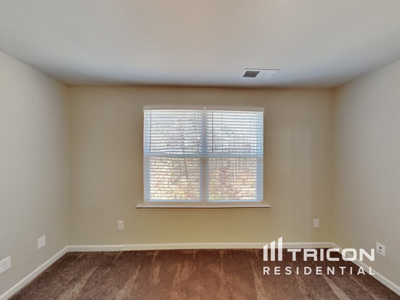 Building Photo - 2900 Dallas Ct