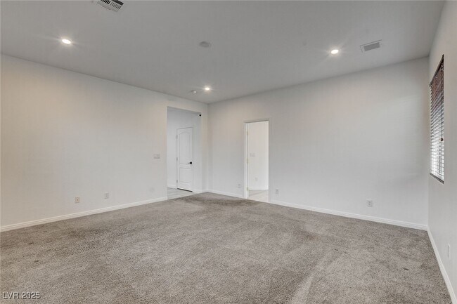 Building Photo - 8125 Chestnut Hollow Ave