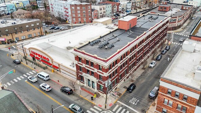 Building Photo - 325 Palisade Ave