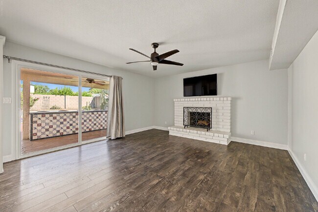 Building Photo - 13015 N 49th Pl