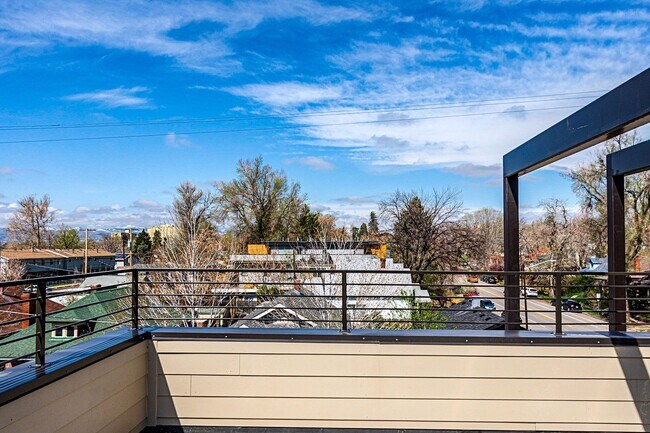 Building Photo - For Rent!  Corner Unit | Modern Townhome |...