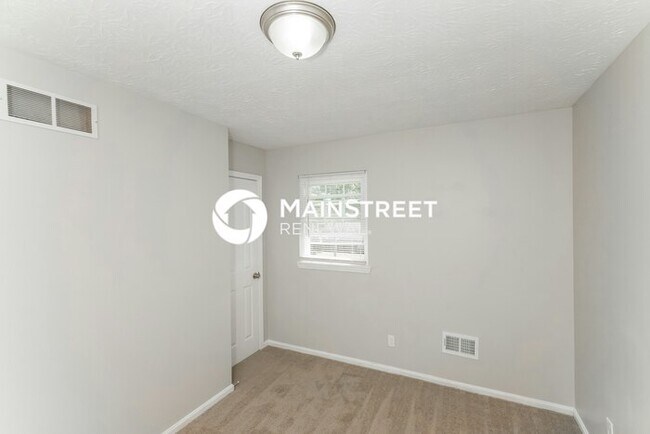 Building Photo - 3 Bedroom Pet-Friendly Home in Louisville,...