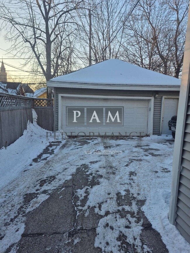 Building Photo - 4035 N Stowell Ave