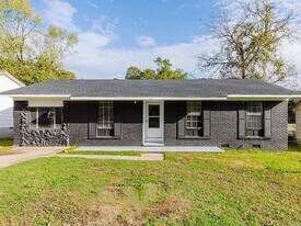 Building Photo - 46 Rosemoor Dr