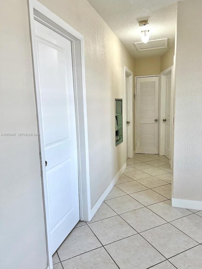 Building Photo - 1175 W 33rd Pl