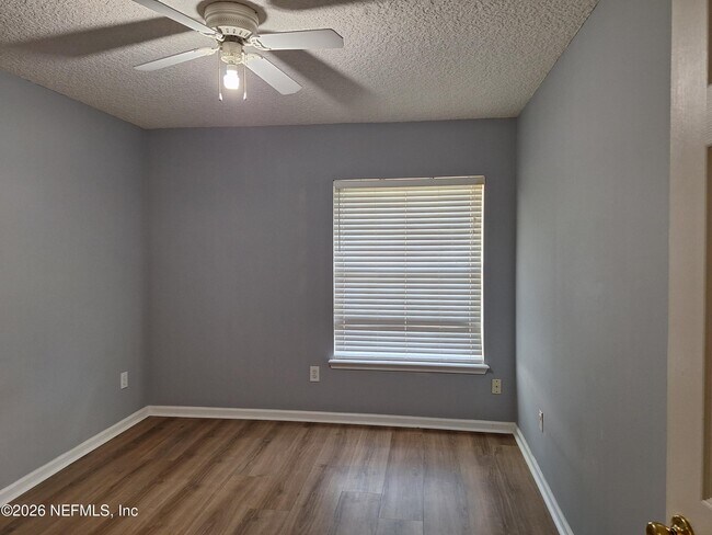 Building Photo - 513 White Jasmine Way