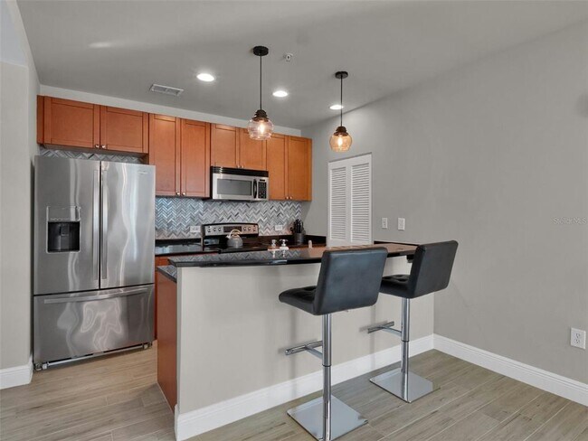 Building Photo - 525 E Jackson St