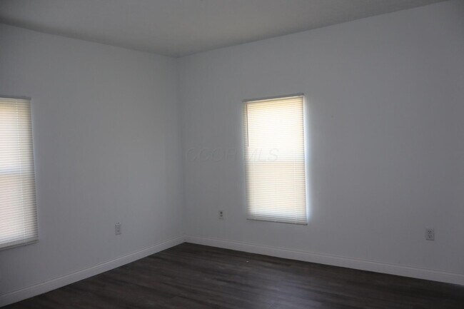 Building Photo - 2233 Groveport Rd