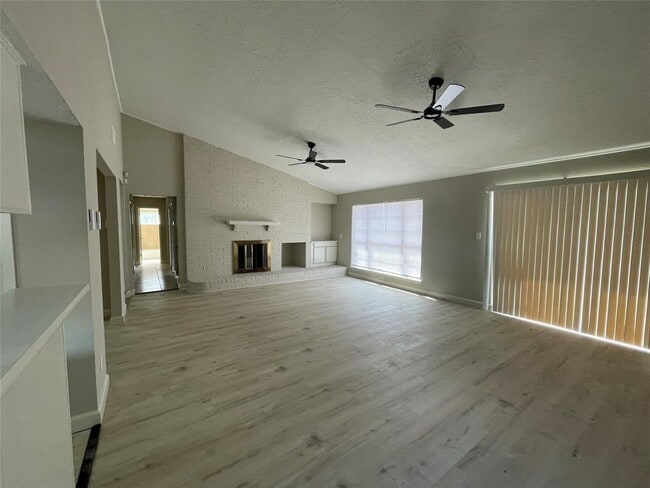 Primary Photo - 10426 Towneview Dr