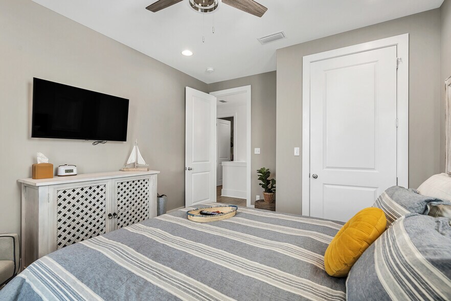 Building Photo - 35 Abbie Rd