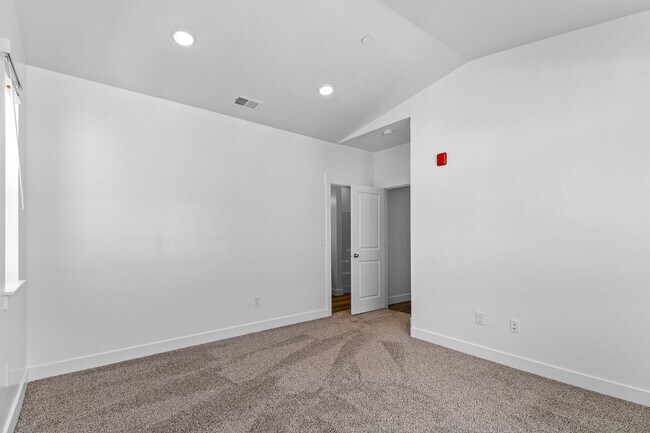 Building Photo - 5801 S Garnet Dr