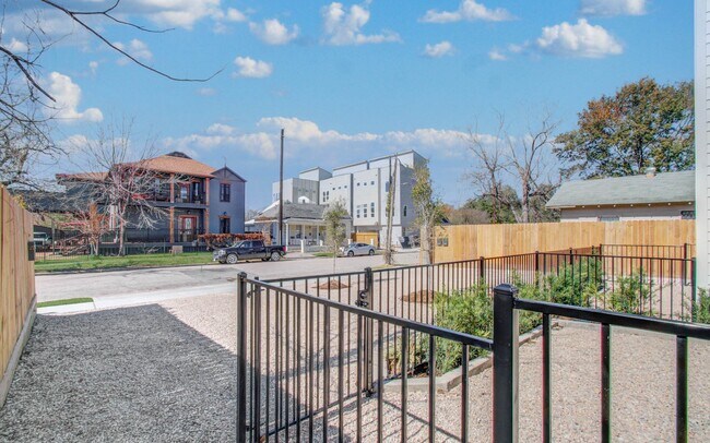 Building Photo - 1506 McKee St