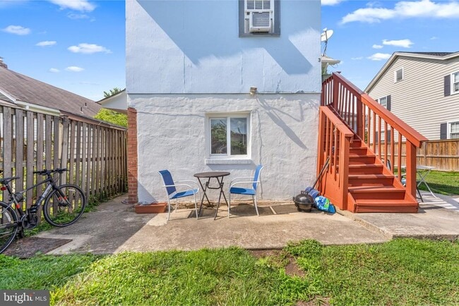 Building Photo - 513 E Custis Ave