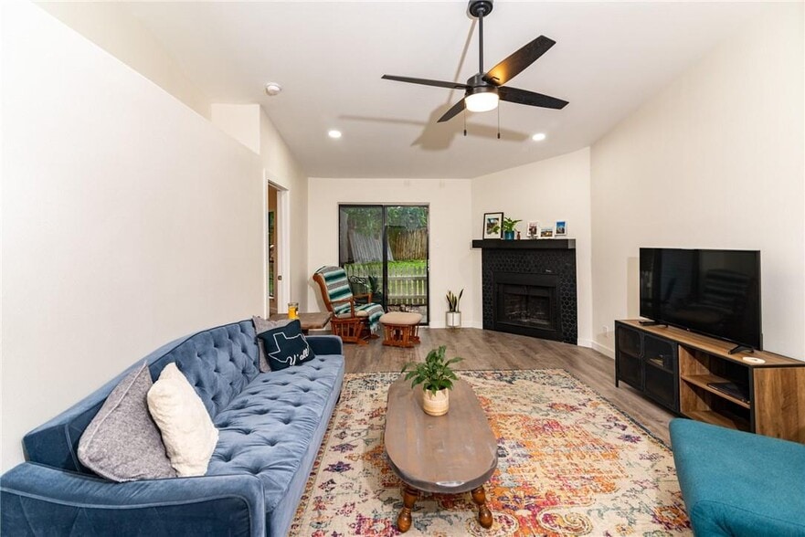 Building Photo - 1601 Faro Dr