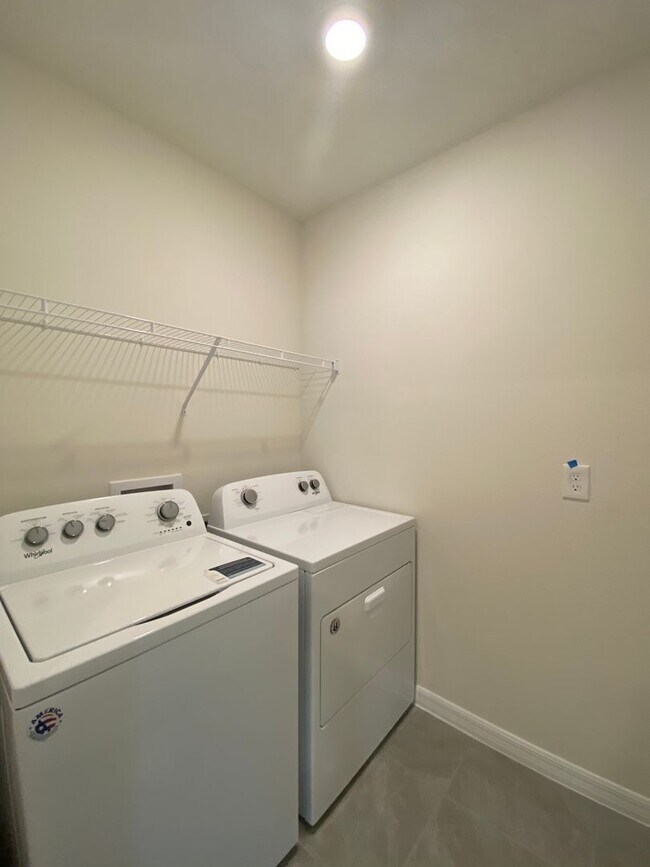 Building Photo - Desirable SE Ocala Neighborhood - Lake Dia...