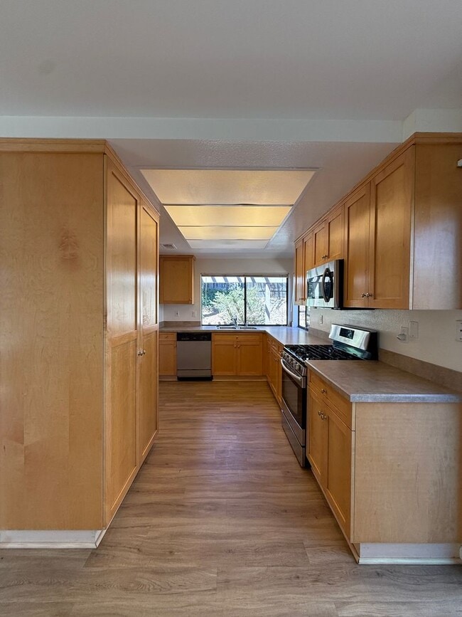 Building Photo - Located in Bauer Estates Near The Country ...