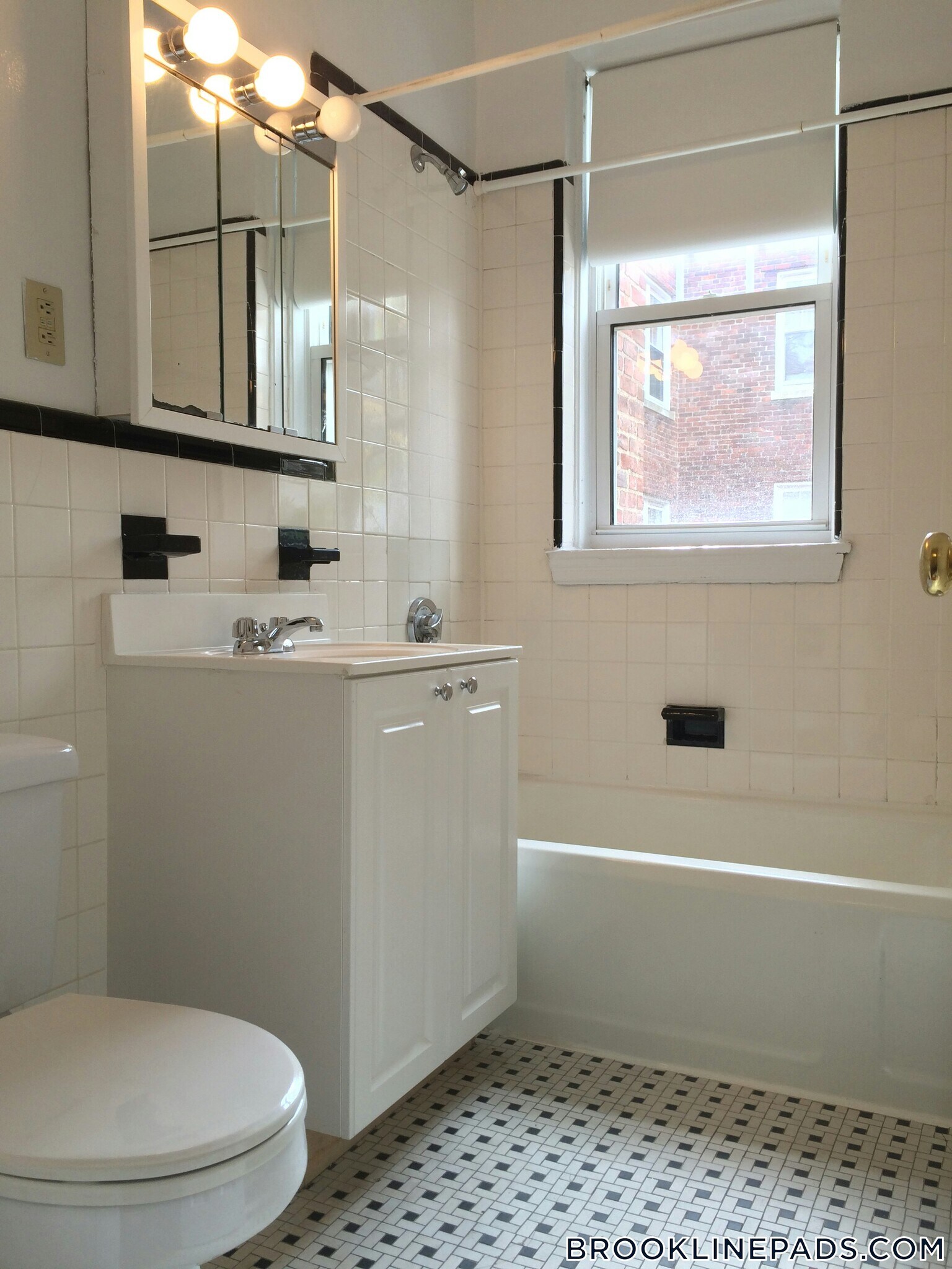 Building Photo - 38 Harris St