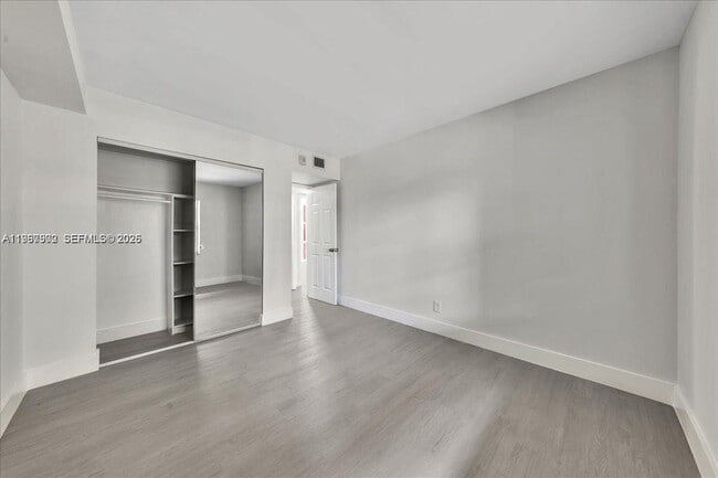 Building Photo - 1750 W 46th St