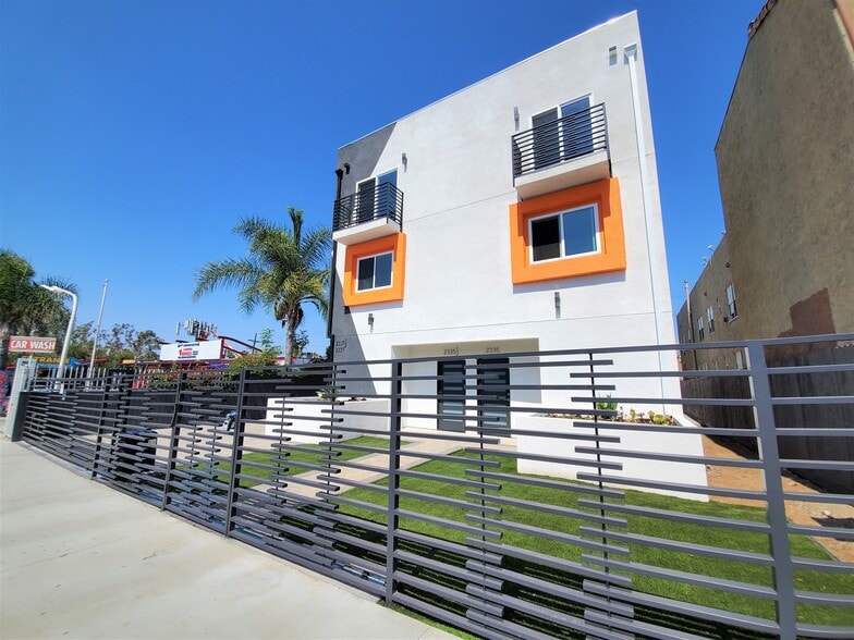 Building Photo - 2337 1/2 Crenshaw Blvd