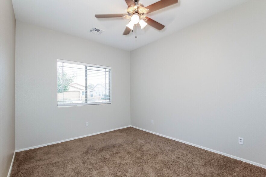 Building Photo - 6522 W Elwood St