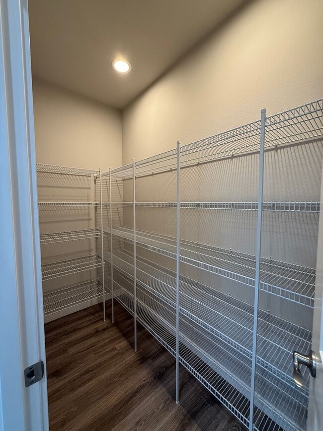Building Photo - Home in Central Kitsap with Water/sewer/ga...