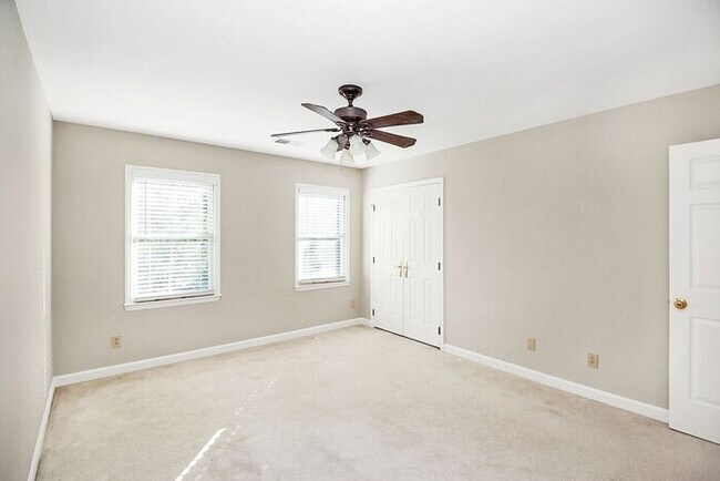 Building Photo - Well Maintained 4BD/2.5BA Home in the Cheshunt Community!