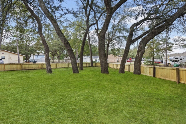 Building Photo - 220 Fir Ave