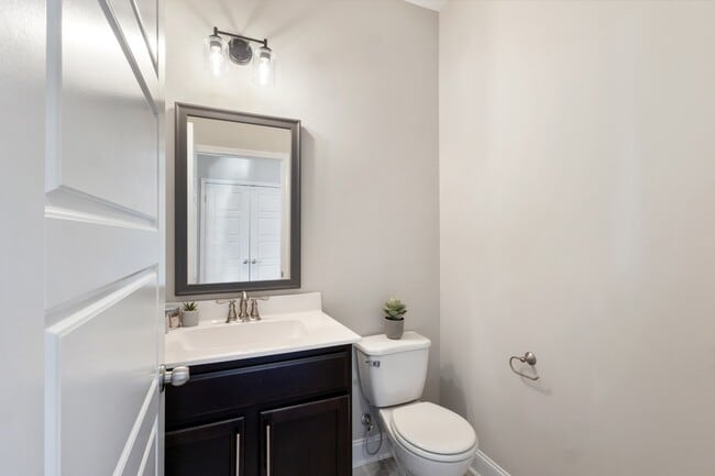 Building Photo - 2433 Bucklin Dr