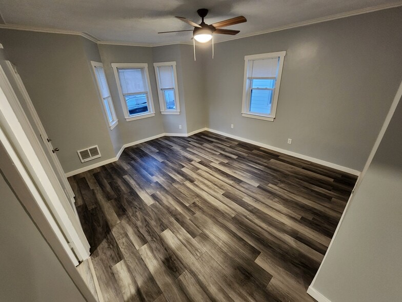 Livingroom - 28 Piedmont St