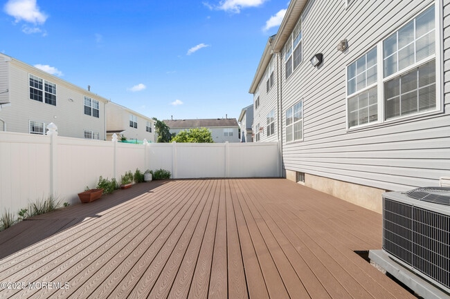 Building Photo - 7 Warbler Rd