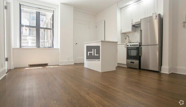 Building Photo - 140 E 46th St