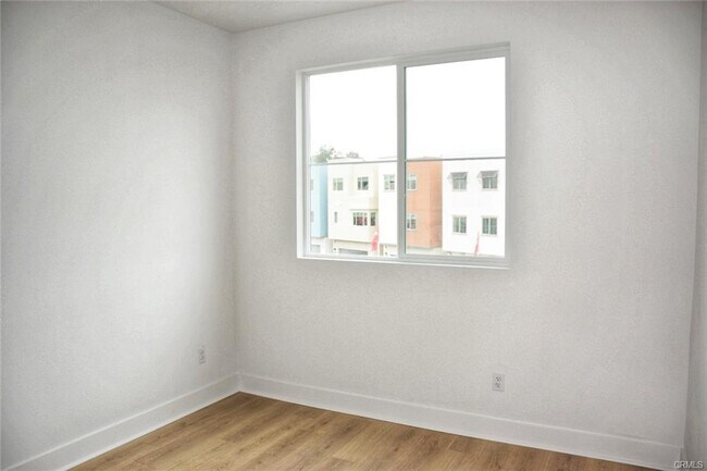Building Photo - 1630 Saratoga Ln
