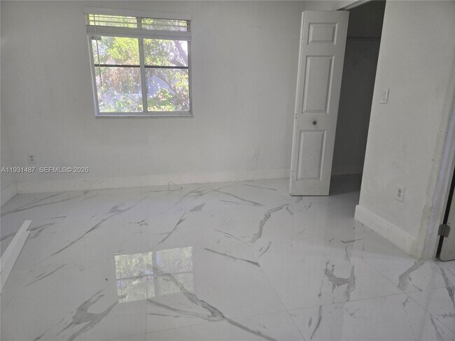 Building Photo - 17337 NW 7th Ave