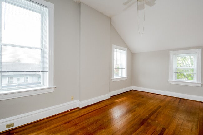 Building Photo - Fantastic 3bd/2ba home! Coming soon!