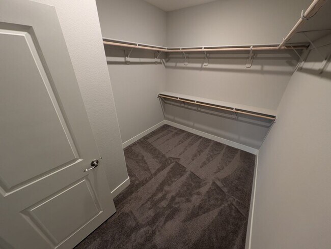 Building Photo - 1039 Forest Falcon Dr