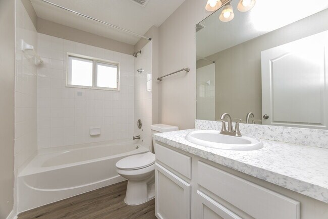 Building Photo - 12724 Lake Vista Dr