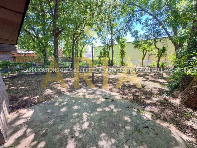 Building Photo - 2 Bed/1.5 Bath Shaded Townhome Close to Ca...