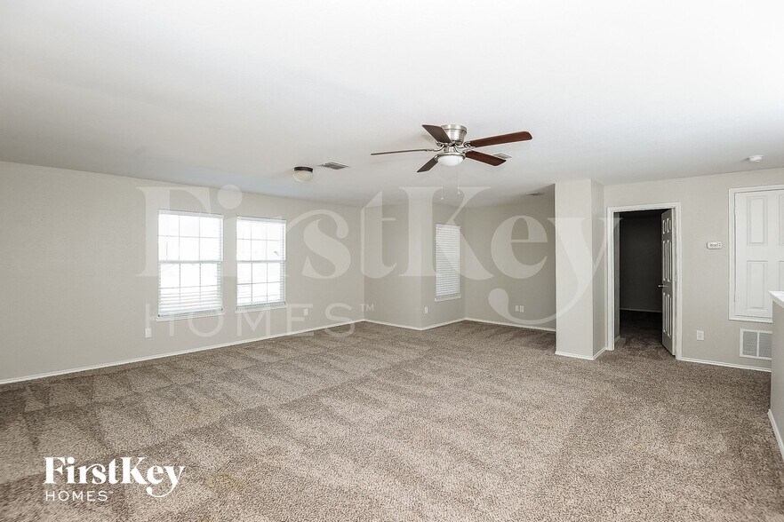 Building Photo - 4516 Mountain Oak St