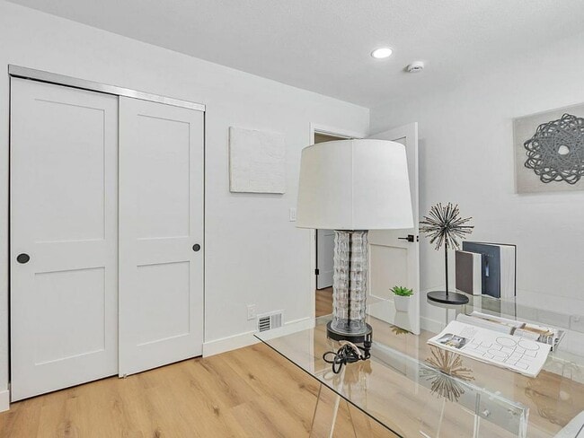Building Photo - 824 Gilchrist Dr